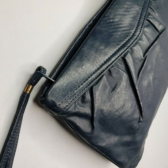 Vintage 1970's 80's Navy Blue Vinyl Zipper Clutch - Picture 3 of 6